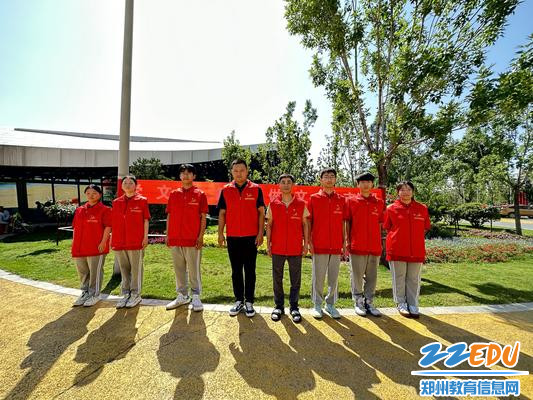 4.经贸师生志愿者合影 4.经贸师生志愿者合影