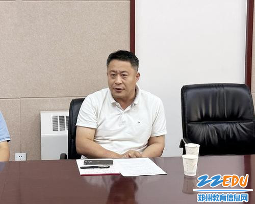 学生发展中心副主任张杨希望家委会配合学校,传递教育正能量_副本 学生发展中心副主任张杨希望家委会配合学校,传递教育正能量_副本