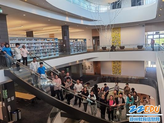 参观图书馆_副本 参观图书馆_副本