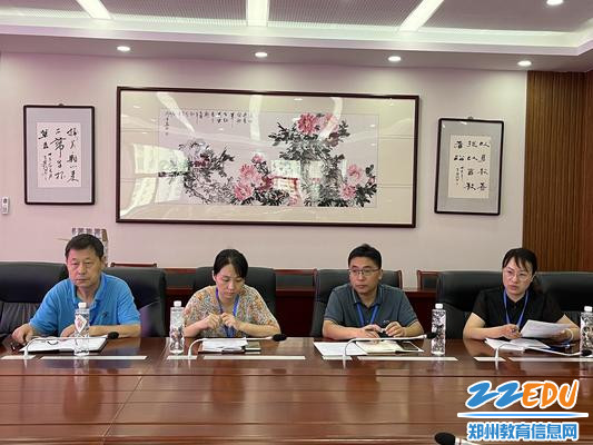 新当选的督学认真聆听假期安全督导工作要点