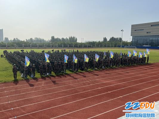 训练场上严阵以待的“小军人们”