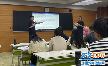 郑州市教育科学研究所综合研究室主任胡远明对申报课题教师现场指导讲评 郑州市教育科学研究所综合研究室主任胡远明对申报课题教师现场指导讲评