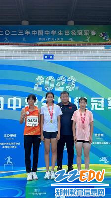 1吕东栩同学在中国中学生田径冠军赛中喜提双一级，并获得一金一铜的优异成绩