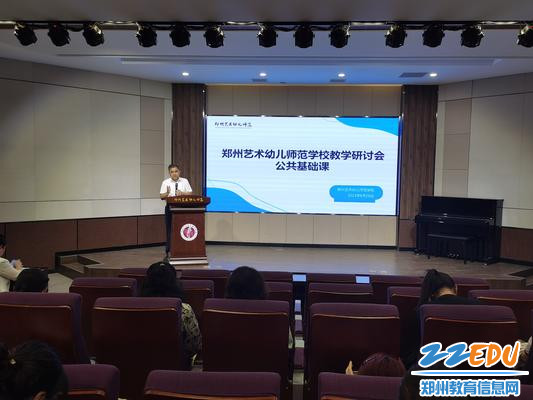 2.副校级干部赵泳江鼓励教师们积极参与比赛