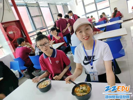 家长与学生共进午餐