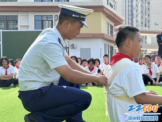 3.示范普通胸部包扎 3.示范普通胸部包扎