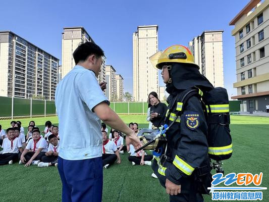 5.讲解战斗服功能 5.讲解战斗服功能