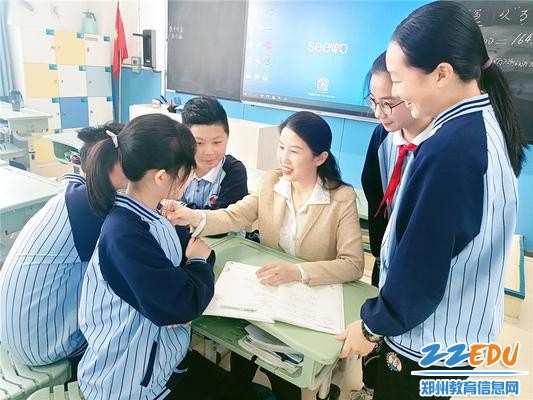 5王燕玲老师和孩子们一起交流