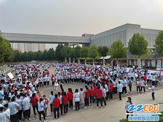 1社团招新现场 1社团招新现场