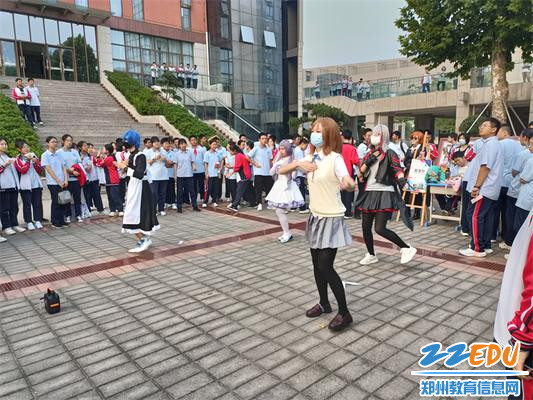 2动漫社表演 2动漫社表演