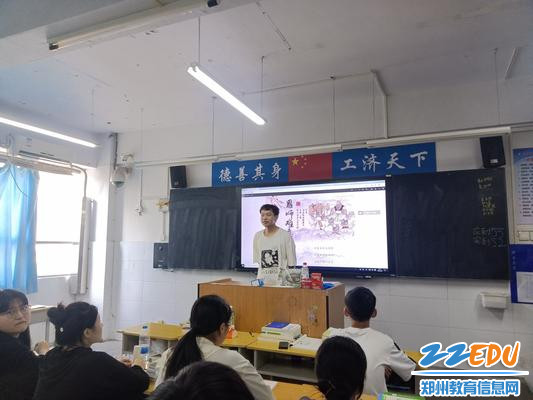 3.2201班学生发表演讲 3.2201班学生发表演讲