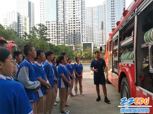 3、认识消防车 3、认识消防车