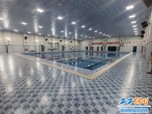 郑州18中室内恒温游泳馆