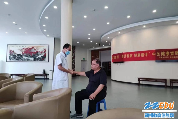 2教职工体验中医疗法 2教职工体验中医疗法