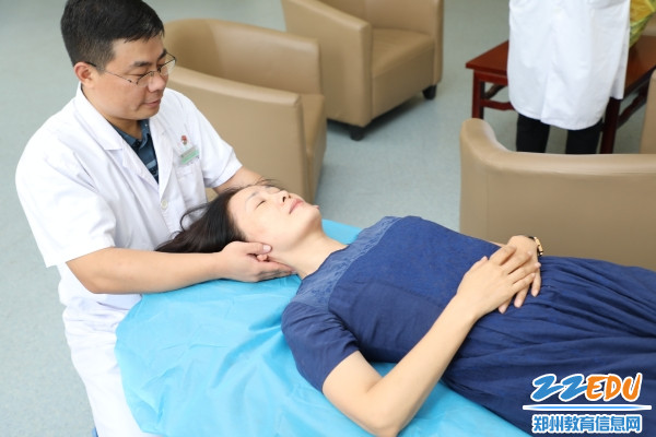 3体验耳穴压豆 3体验耳穴压豆