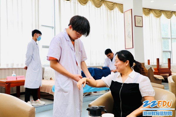 4医生诊疗并提出健康建议 4医生诊疗并提出健康建议