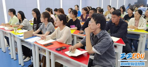 新进全体青年教师参加例会