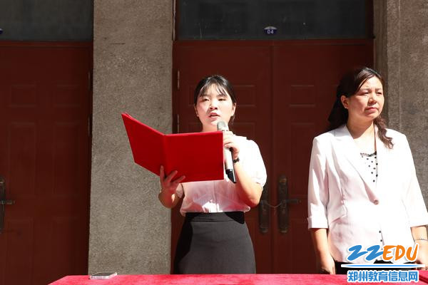胡巧老师发表演讲”做一名优秀的经纬学子“