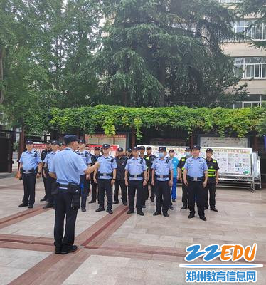 艾队长认真解读演练方案 艾队长认真解读演练方案