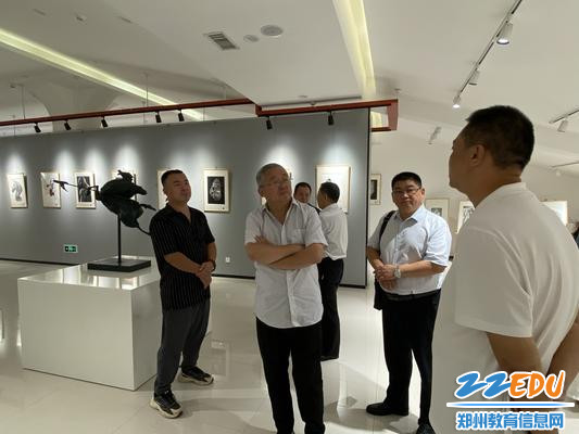 参观精微素描展