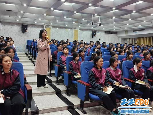 高考部4班班主任李豪华老师朗诵诗词