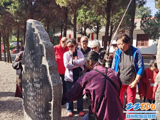 7参观甲骨文碑林 7参观甲骨文碑林