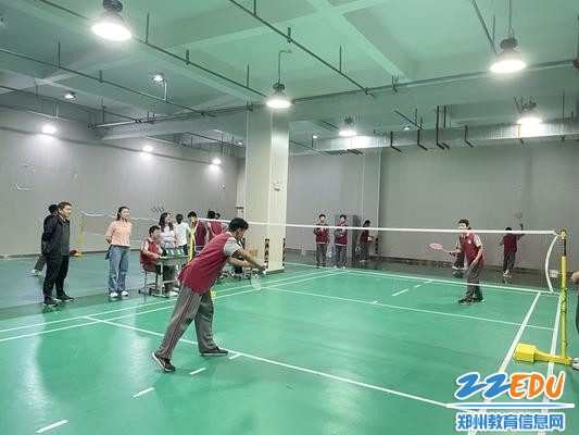 斗志昂扬,激烈角逐 斗志昂扬,激烈角逐