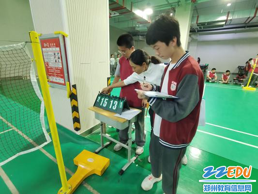 认真制裁的裁判员 认真制裁的裁判员