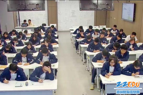 5.同学们在书写“梦想” 5.同学们在书写“梦想”