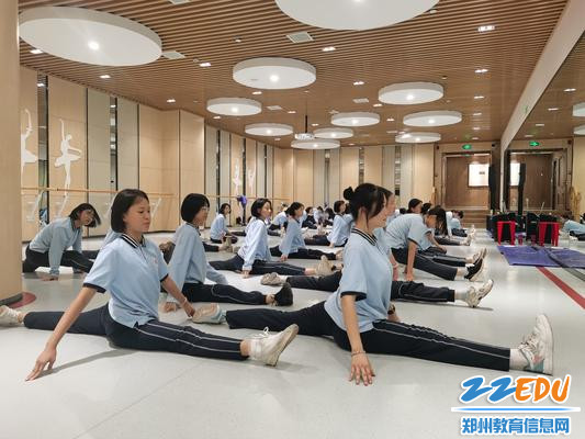 啦啦操队日常基本功训练 啦啦操队日常基本功训练