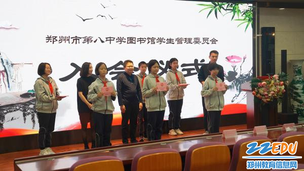 向新会员颁发录取通知书 向新会员颁发录取通知书