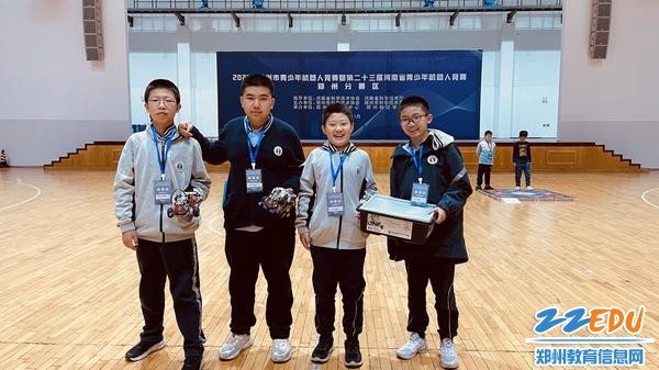 1-郑州八中机器人队参加郑州市青少年机器人竞赛