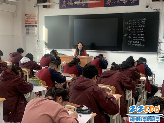 高一年级家长认真监考 高一年级家长认真监考