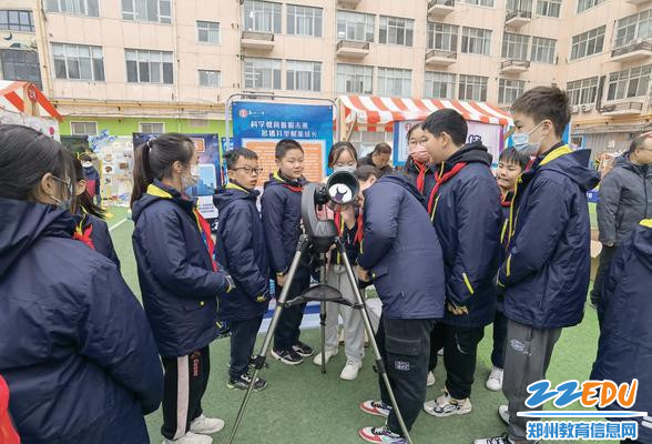 学生排队体验 学生排队体验