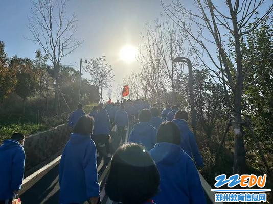 享受爬山的乐趣 享受爬山的乐趣