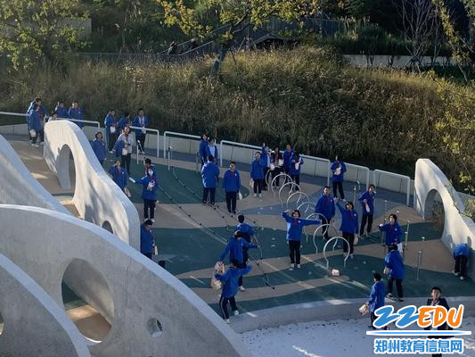 释放童真的”蓝精灵们“ 释放童真的”蓝精灵们“