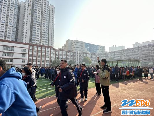 老师有序指挥 老师有序指挥