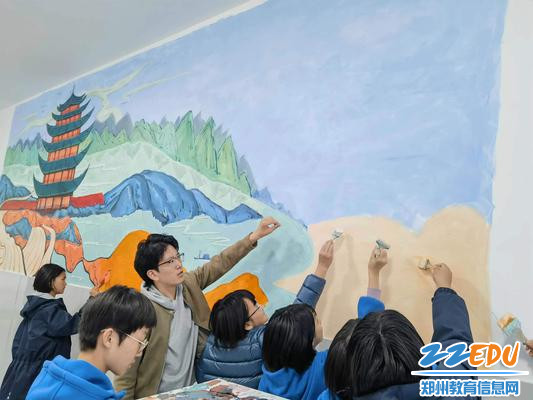 师生共创墙绘佳作