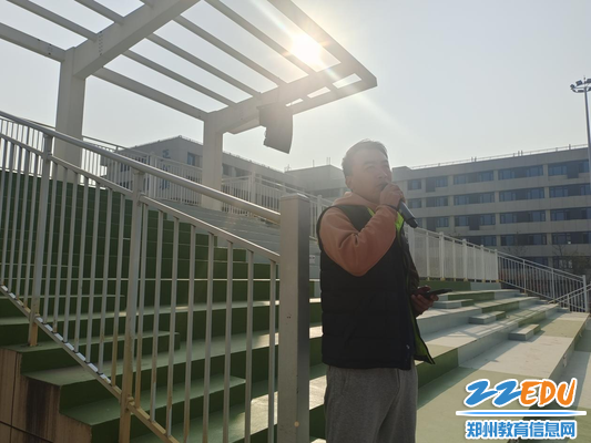 学生发展处副主任石锦昊总结发言 学生发展处副主任石锦昊总结发言