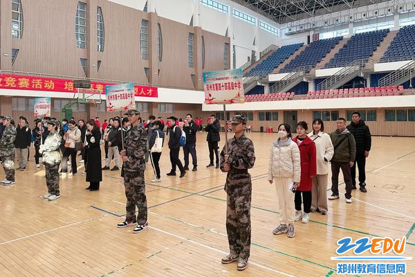 郑州市第四十四高级中学代表队参加开幕式 郑州市第四十四高级中学代表队参加开幕式