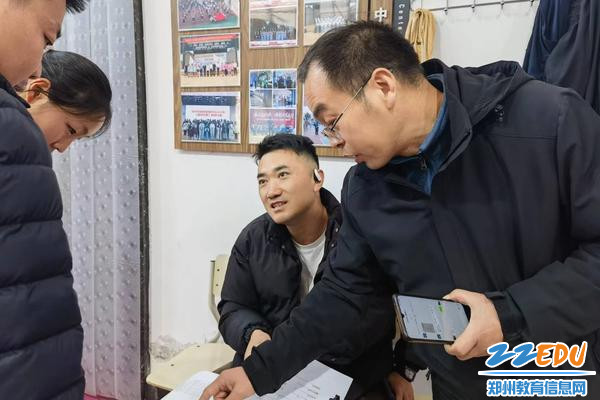 李剑老师作为裁判进行判罚讲解 李剑老师作为裁判进行判罚讲解