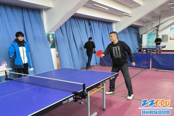 刘天顺老师参加男单比赛激烈进行中 刘天顺老师参加男单比赛激烈进行中