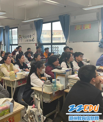 同学们专注听讲