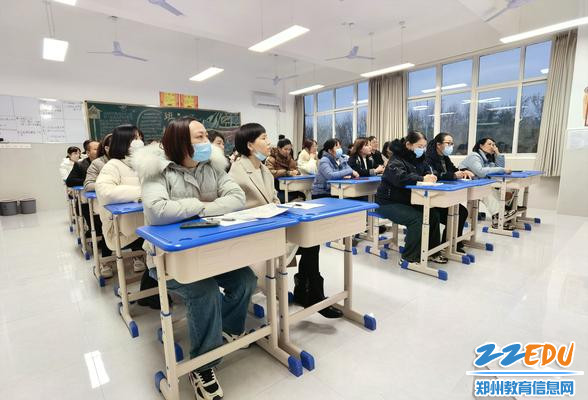 认真倾听、用心记录 认真倾听、用心记录