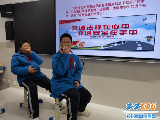 情境表演公交车上不文明行为 情境表演公交车上不文明行为