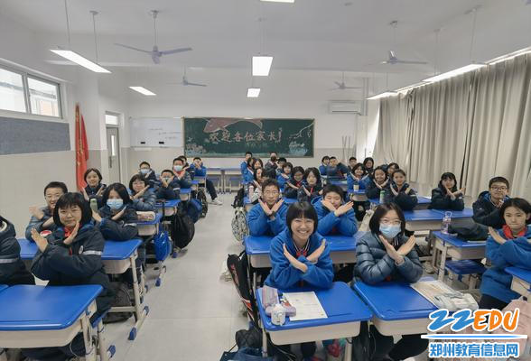 学生根据情境表演做出判断 学生根据情境表演做出判断