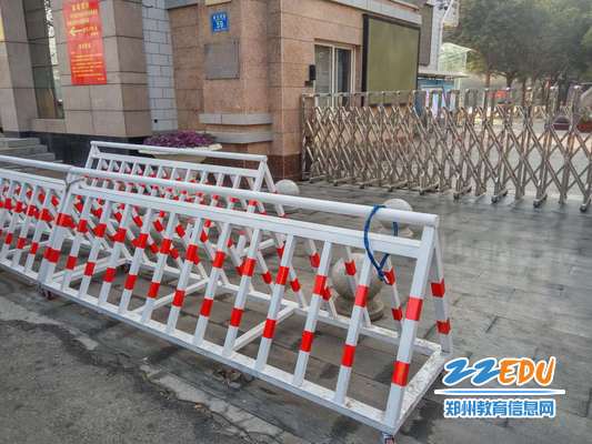 学校特意加装相关安保设施，确保万无一失