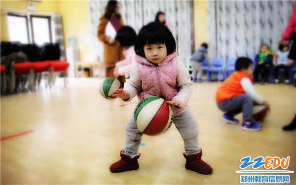 郑州市教工幼儿园举行冬季体育锻炼展示活动