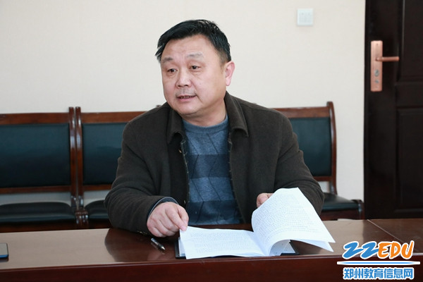 学校党总支书记付伟代表领导班子进行了对照检查