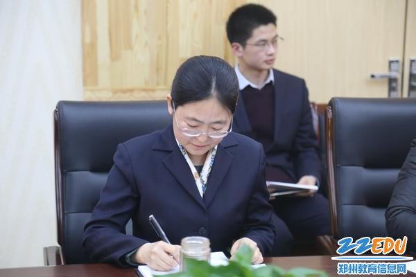 郑州回中召开节前党员领导干部廉洁大会